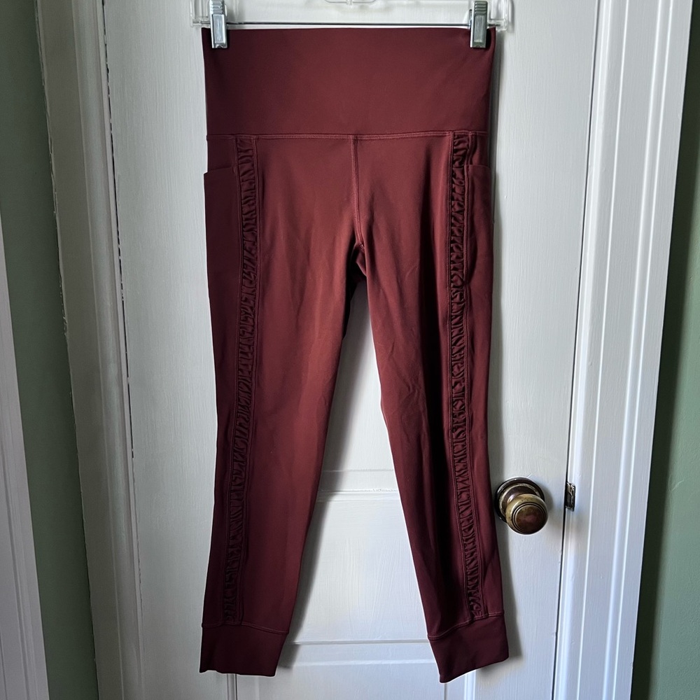 Athleta Salutation Stash II Ruch Craft 7/8 Leggings Ancient Mahogany Size Small